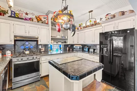 Kitchen - 406 C St, Biggs, CA 95917 photo 2 of 3