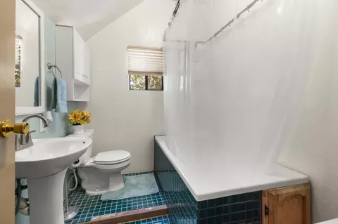 Bath - 406 C St, Biggs, CA 95917 photo 3 of 3