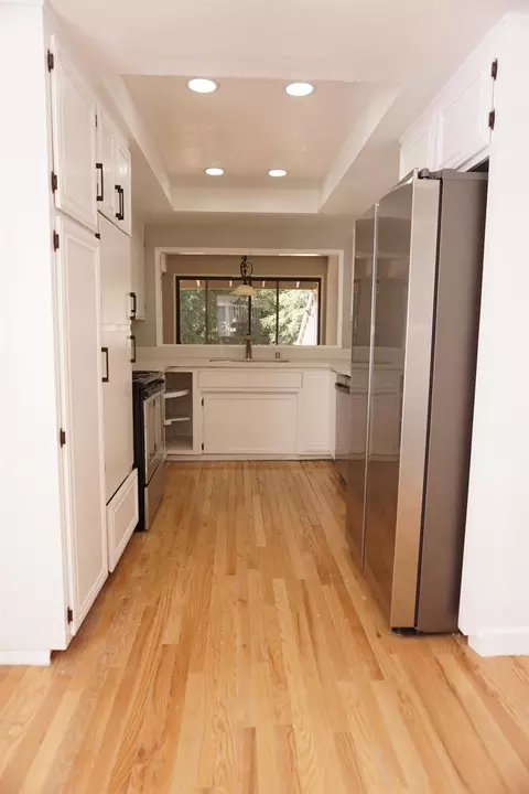 Kitchen - 1917 Edgebrook Dr #D, Modesto, CA 95354 photo 1 of 5