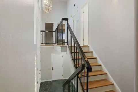Entry Way - 1917 Edgebrook Dr #D, Modesto, CA 95354 photo 3 of 4
