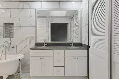 Bath - 1917 Edgebrook Dr #D, Modesto, CA 95354 photo 3 of 7