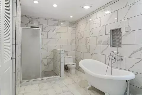 Bath - 1917 Edgebrook Dr #D, Modesto, CA 95354 photo 4 of 7