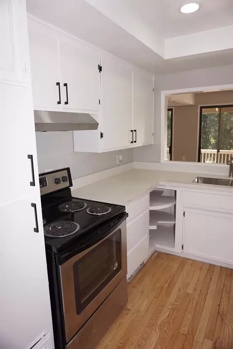 Kitchen - 1917 Edgebrook Dr #D, Modesto, CA 95354 photo 3 of 5