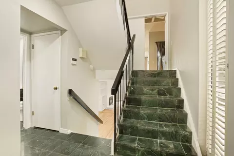 Entry Way - 1917 Edgebrook Dr #D, Modesto, CA 95354 photo 2 of 4