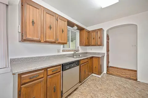 Kitchen - 5613 Sapunor Way, Carmichael, CA 95608 photo 2 of 5
