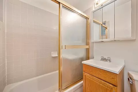 Bath - 5613 Sapunor Way, Carmichael, CA 95608 photo 1 of 2
