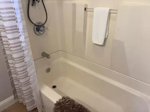 Bath - 422 Sycamore Ave, Modesto, CA 95354 photo 2 of 3