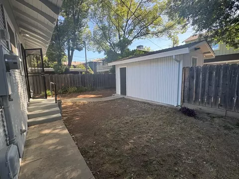 Exterior - 422 Sycamore Ave, Modesto, CA 95354 photo 2 of 8