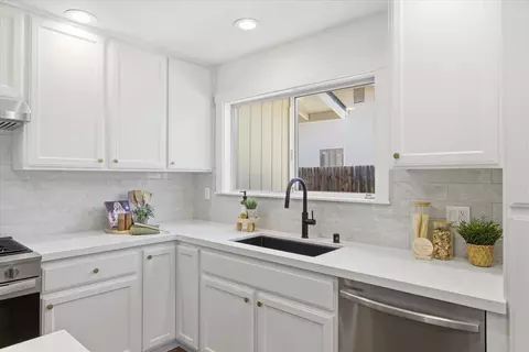 Kitchen - 2738 California Ave, Carmichael, CA 95608 photo 3 of 4