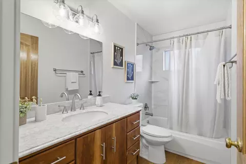 Bath - 2738 California Ave, Carmichael, CA 95608 photo 2 of 2