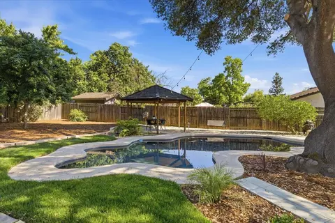 Exterior - 2738 California Ave, Carmichael, CA 95608 photo 14 of 20