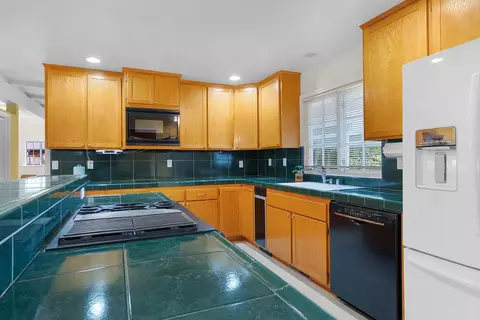 Kitchen - 125 Carson Ave, Auburn, CA 95603 photo 3 of 5