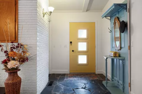 Entry Way - 125 Carson Ave, Auburn, CA 95603 photo 1 of 5