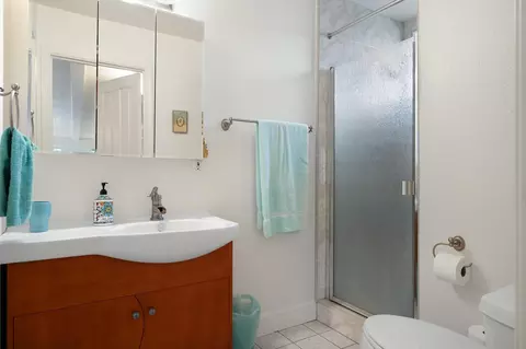 Bath - 125 Carson Ave, Auburn, CA 95603 photo 2 of 2