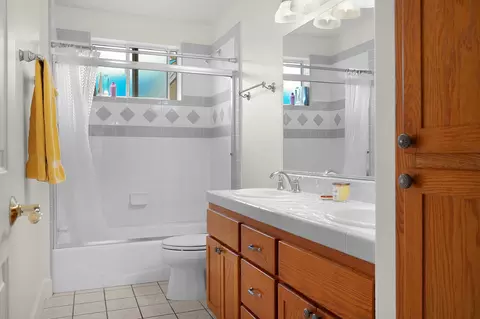 Bath - 125 Carson Ave, Auburn, CA 95603 photo 1 of 2