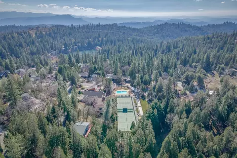 View/Area - 291 Fairway Village Dr, Murphys, CA 95247 photo 3 of 6