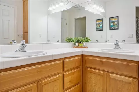 Bath - 291 Fairway Village Dr, Murphys, CA 95247 photo 2 of 4