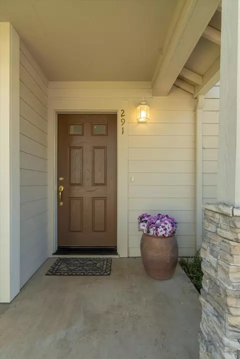 Entry Way - 291 Fairway Village Dr, Murphys, CA 95247 photo 1 of 3
