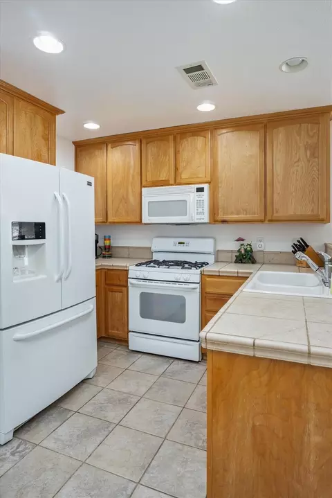 Kitchen - 291 Fairway Village Dr, Murphys, CA 95247 photo 2 of 3