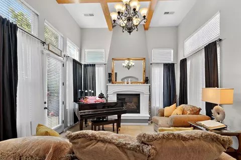 Living - 8815 Laguna, Chowchilla, CA 93610 photo 1 of 3
