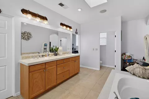 Bath - 8815 Laguna, Chowchilla, CA 93610 photo 4 of 8