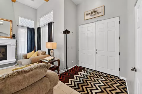 Entry Way - 8815 Laguna, Chowchilla, CA 93610 photo 1 of 8
