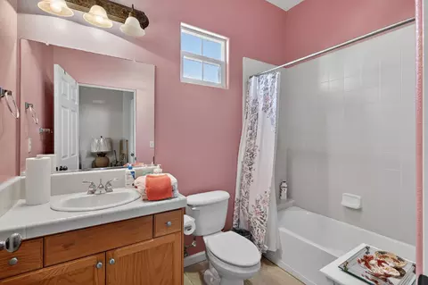 Bath - 8815 Laguna, Chowchilla, CA 93610 photo 8 of 8