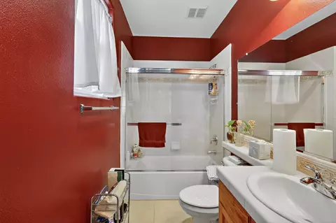 Bath - 8815 Laguna, Chowchilla, CA 93610 photo 1 of 8