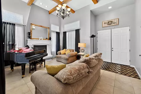 Entry Way - 8815 Laguna, Chowchilla, CA 93610 photo 7 of 8