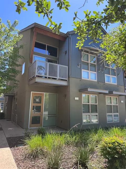 2736 5th St #A, Davis, CA 95618