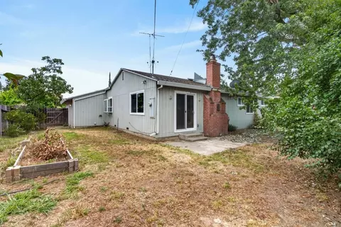 Exterior - 6013 Ellerslee Dr, Carmichael, CA 95608 photo 6 of 8
