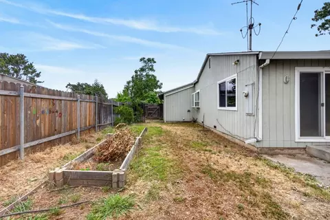 Exterior - 6013 Ellerslee Dr, Carmichael, CA 95608 photo 3 of 8