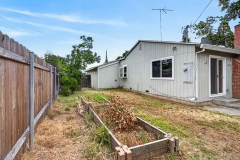 Exterior - 6013 Ellerslee Dr, Carmichael, CA 95608 photo 4 of 8