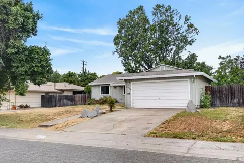 Exterior - 6013 Ellerslee Dr, Carmichael, CA 95608 photo 2 of 8