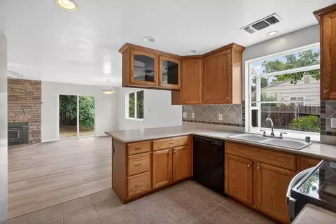 Kitchen - 6013 Ellerslee Dr, Carmichael, CA 95608 photo 6 of 6