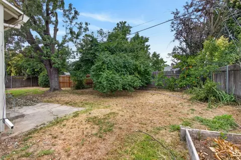 Exterior - 6013 Ellerslee Dr, Carmichael, CA 95608 photo 5 of 8