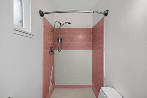 Bath - 6013 Ellerslee Dr, Carmichael, CA 95608 photo 4 of 5