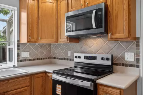 Kitchen - 6013 Ellerslee Dr, Carmichael, CA 95608 photo 5 of 6