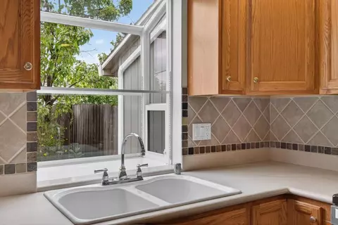 Kitchen - 6013 Ellerslee Dr, Carmichael, CA 95608 photo 4 of 6