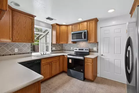 Kitchen - 6013 Ellerslee Dr, Carmichael, CA 95608 photo 2 of 6