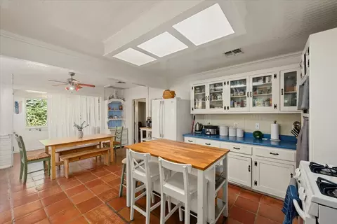Kitchen - 2020 Alexander Ln, Placerville, CA 95667 photo 2 of 8