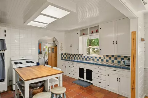 Kitchen - 2020 Alexander Ln, Placerville, CA 95667 photo 3 of 8