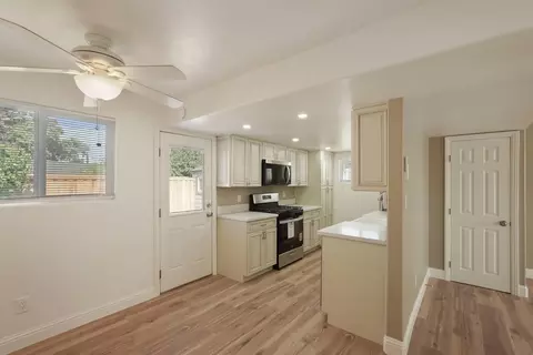 Entry Way - 209 6th St, Galt, CA 95632 photo 3 of 4
