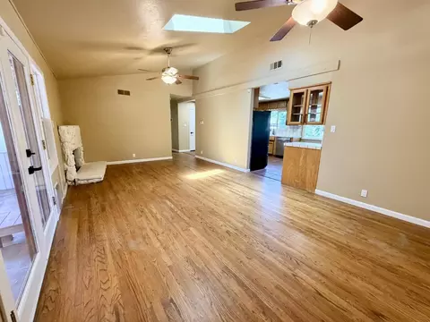Living - 1128 Multnomah Dr, Modesto, CA 95350 photo 2 of 5