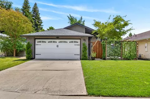 22 Seaside Ct, Sacramento, CA 95831