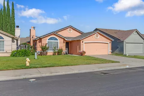 Exterior - 237 Yosemite Meadows Dr, Modesto, CA 95357 photo 4 of 5