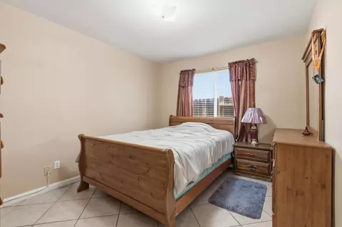 Bedroom - 237 Yosemite Meadows Dr, Modesto, CA 95357 photo 2 of 3