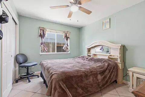 Bedroom - 237 Yosemite Meadows Dr, Modesto, CA 95357 photo 3 of 3