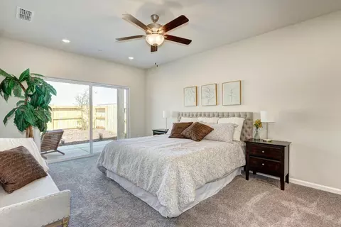 Bedroom - 1071 Hogan Rd, Galt, CA 95632 photo 2 of 3