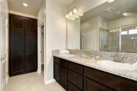 Bath - 1071 Hogan Rd, Galt, CA 95632 photo 2 of 2